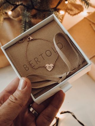 ♥️ „Děkuji za tvůj čas.“ Jedna věta. Tolik významu. 💫#darek #sperk #bertold #vanoce #naramek #laska